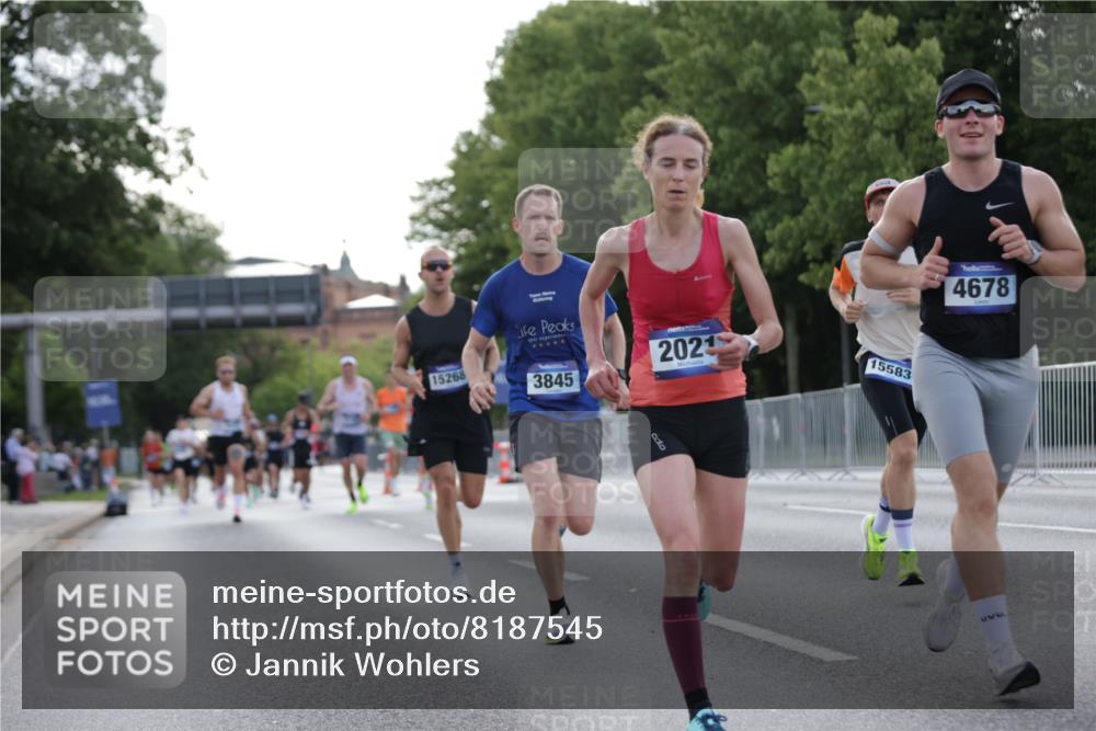 29.06.2025 - hella hamburg halbmarathon Jannik Wohlers http://msf.ph/oto/8187545 29.06.2025 09:44:15 Lombardsbrücke 1065, 2021, 3075, 3845, 3968, 4678, 7349, 11877, 12337, 12369, 13779, 15268, 15576, 15583, 15880, 17354, 18567, 18699, 19114 meine-sportfotos.de