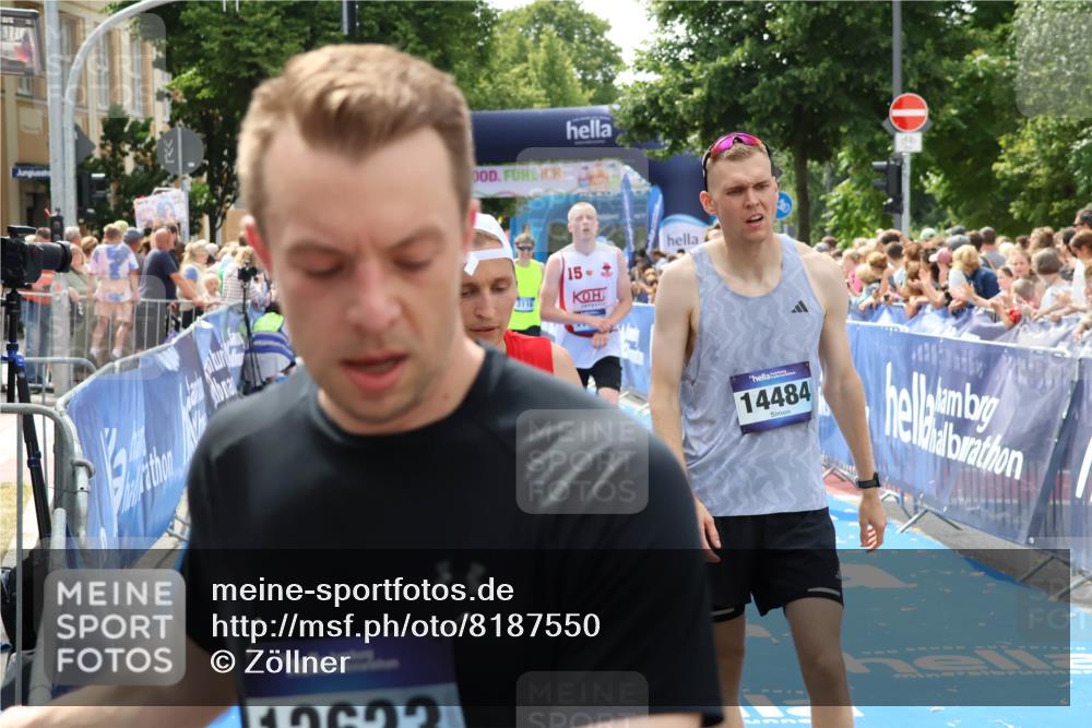 29.06.2025 - hella hamburg halbmarathon Zöllner http://msf.ph/oto/8187550 29.06.2025 10:43:42 Ziel 3116, 4318, 6903, 9114, 13421, 13996, 14201, 14210, 14690, 15328, 15932, 17912, 18449 meine-sportfotos.de