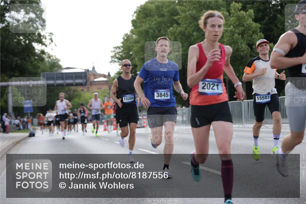 29.06.2025 - hella hamburg halbmarathon Jannik Wohlers http://msf.ph/oto/8187556 29.06.2025 09:44:15 Lombardsbrücke 1065, 2021, 3075, 3845, 3968, 4678, 7349, 11877, 12337, 12369, 13779, 15268, 15576, 15583, 15880, 17354, 18567, 18699, 19114 meine-sportfotos.de