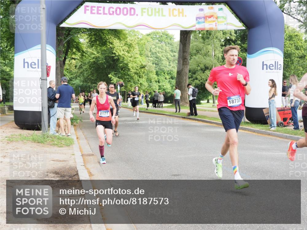 29.06.2025 - hella hamburg halbmarathon MichiJ http://msf.ph/oto/8187573 29.06.2025 10:19:06 Zwischen KM18-KM19 1758, 2021, 5328, 12337, 13374, 16118, 16157, 17213, 18737, 18874, 19142 meine-sportfotos.de