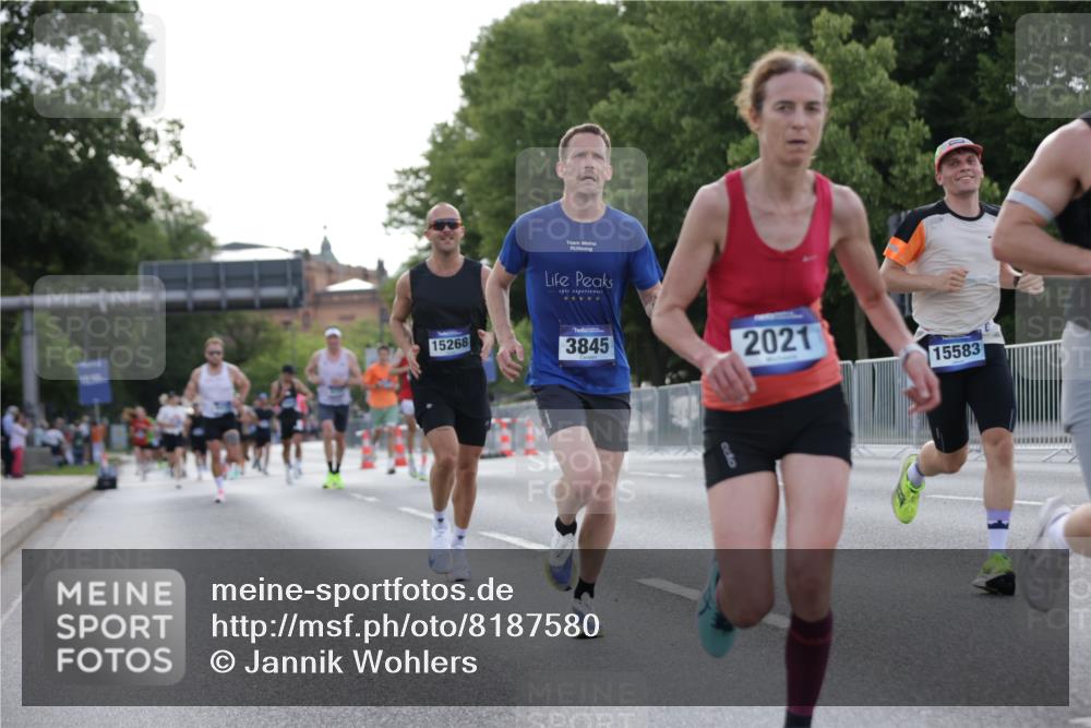 29.06.2025 - hella hamburg halbmarathon Jannik Wohlers http://msf.ph/oto/8187580 29.06.2025 09:44:16 Lombardsbrücke 1065, 2021, 3075, 3845, 3968, 4678, 7349, 8473, 11877, 12337, 12369, 13779, 15268, 15576, 15583, 15880, 16736, 17354, 18567, 18699, 19114 meine-sportfotos.de