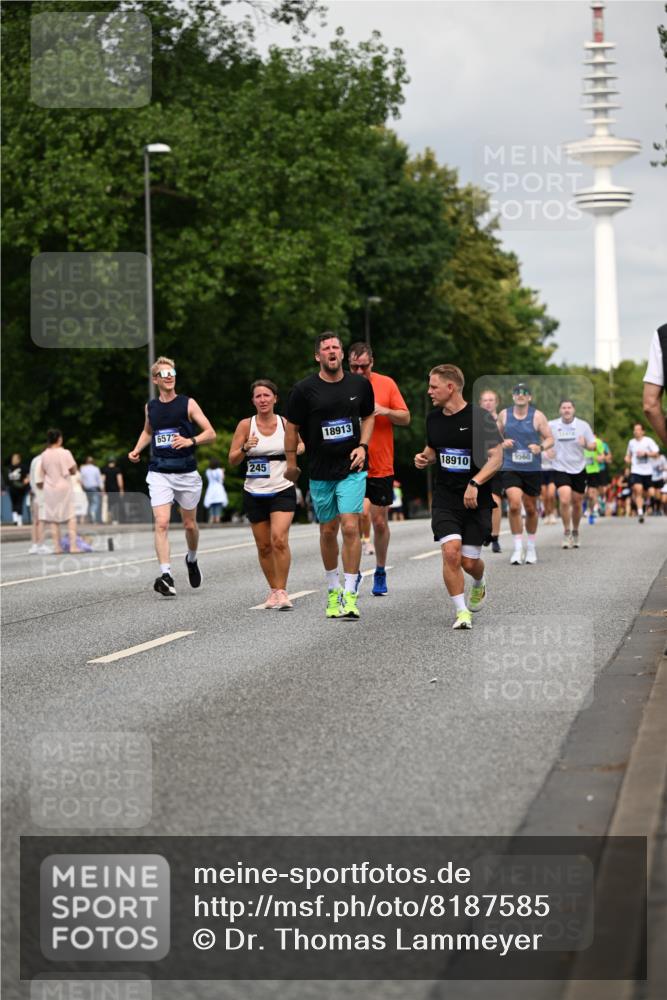 29.06.2025 - hella hamburg halbmarathon Dr. Thomas Lammeyer http://msf.ph/oto/8187585 29.06.2025 10:10:54 Kennedybrücke 1245, 1981, 4550, 4666, 5951, 6314, 6572, 6664, 8051, 8960, 9560, 10212, 10297, 10736, 10886 meine-sportfotos.de