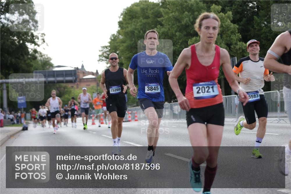 29.06.2025 - hella hamburg halbmarathon Jannik Wohlers http://msf.ph/oto/8187596 29.06.2025 09:44:16 Lombardsbrücke 1065, 2021, 3075, 3845, 3968, 4678, 7349, 8473, 11877, 12337, 12369, 13779, 15268, 15576, 15583, 15880, 16736, 17354, 18567, 18699, 19114 meine-sportfotos.de