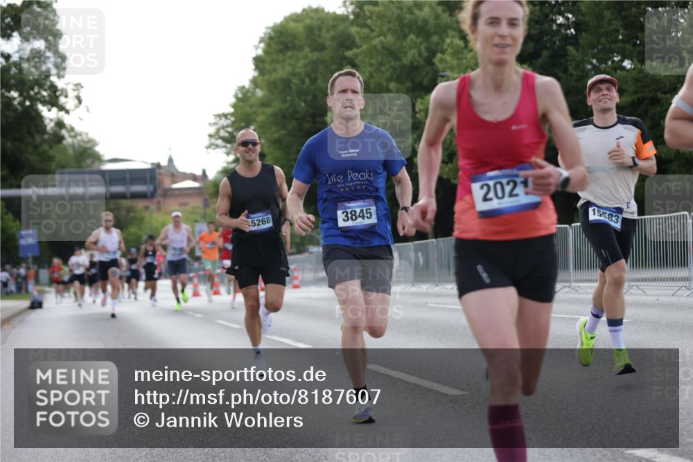 29.06.2025 - hella hamburg halbmarathon Jannik Wohlers http://msf.ph/oto/8187607 29.06.2025 09:44:16 Lombardsbrücke 1065, 2021, 3075, 3845, 3968, 4678, 7349, 8473, 11877, 12337, 12369, 13779, 15268, 15576, 15583, 15880, 16736, 17354, 18567, 18699, 19114 meine-sportfotos.de
