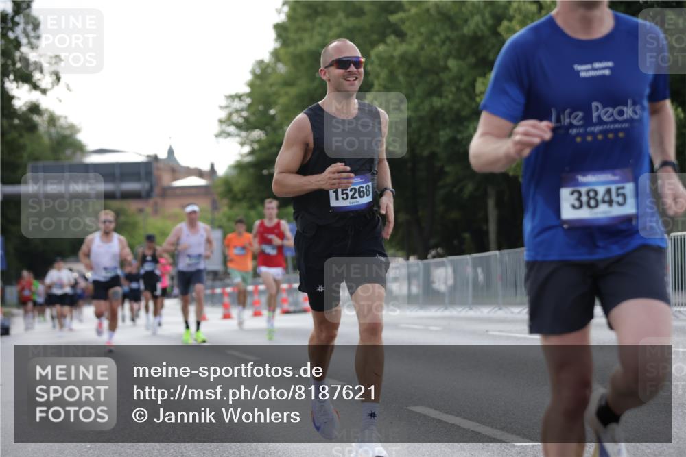29.06.2025 - hella hamburg halbmarathon Jannik Wohlers http://msf.ph/oto/8187621 29.06.2025 09:44:17 Lombardsbrücke 1065, 2021, 3075, 3845, 3968, 4678, 7349, 8473, 8731, 12337, 12369, 13779, 15268, 15576, 15583, 15880, 16736, 17354, 18567, 18699, 19114 meine-sportfotos.de