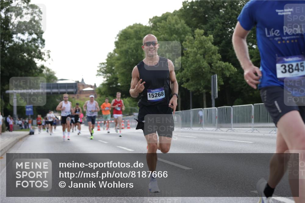29.06.2025 - hella hamburg halbmarathon Jannik Wohlers http://msf.ph/oto/8187666 29.06.2025 09:44:17 Lombardsbrücke 1065, 2021, 3075, 3845, 3968, 4678, 7349, 8473, 8731, 12337, 12369, 13779, 15268, 15576, 15583, 15880, 16736, 17354, 18567, 18699, 19114 meine-sportfotos.de