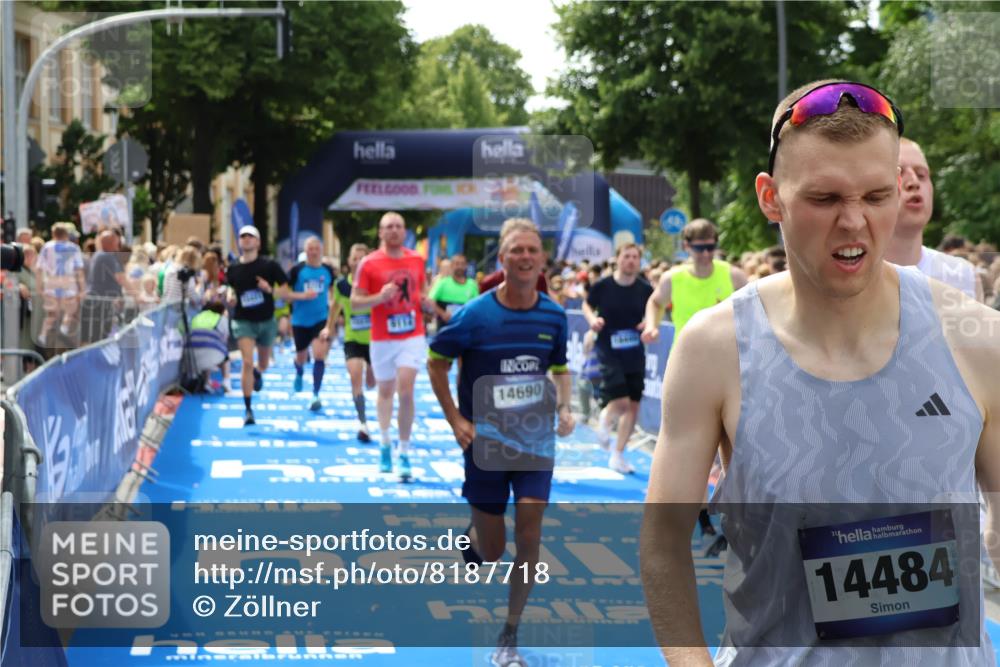 29.06.2025 - hella hamburg halbmarathon Zöllner http://msf.ph/oto/8187718 29.06.2025 10:43:45 Ziel 1976, 3116, 4318, 6903, 6991, 9114, 9159, 11153, 11848, 13421, 14201, 14210, 14690, 15328, 15932, 16105, 17912, 18449, 19090 meine-sportfotos.de