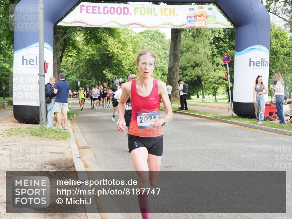 29.06.2025 - hella hamburg halbmarathon MichiJ http://msf.ph/oto/8187747 29.06.2025 10:19:08 Zwischen KM18-KM19 1758, 2021, 5328, 10156, 12337, 13374, 14395, 16118, 16157, 18737, 18874, 19142 meine-sportfotos.de