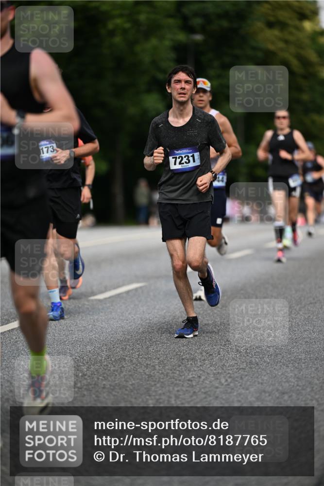 29.06.2025 - hella hamburg halbmarathon Dr. Thomas Lammeyer http://msf.ph/oto/8187765 29.06.2025 09:47:28 Kennedybrücke 1122, 3075, 3968, 5308, 5344, 7231, 7793, 8975, 9047, 9079, 10106, 10173, 10790, 11150 meine-sportfotos.de