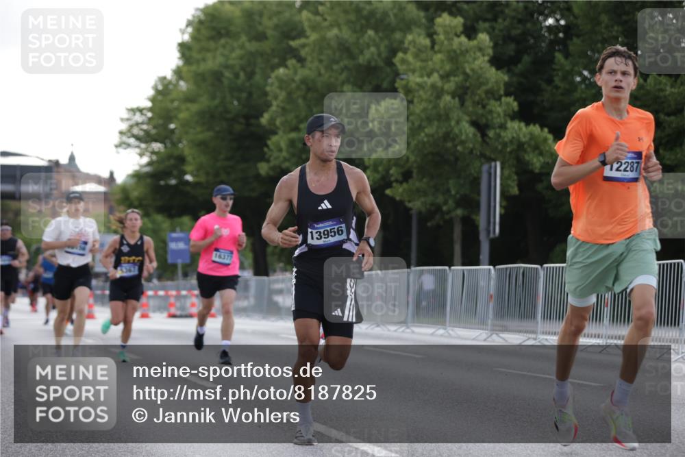 29.06.2025 - hella hamburg halbmarathon Jannik Wohlers http://msf.ph/oto/8187825 29.06.2025 09:44:23 Lombardsbrücke 1065, 2021, 3845, 4678, 5367, 7349, 8473, 8731, 10156, 12287, 12337, 12369, 13838, 13956, 15268, 15576, 15583, 15880, 16377, 16508, 16736, 17354, 18567, 18699 meine-sportfotos.de