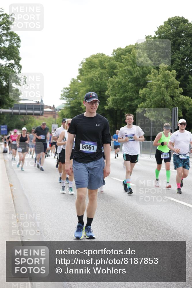 29.06.2025 - hella hamburg halbmarathon Jannik Wohlers http://msf.ph/oto/8187853 29.06.2025 10:23:41 Lombardsbrücke 1005, 1009, 1389, 1444, 3013, 3185, 3285, 3579, 4122, 4597, 4684, 4993, 5039, 5258, 5260, 5661, 5954, 7013, 7426, 7920, 8141, 8149, 8187, 8502, 8717, 9217, 9603, 11306, 11347, 11415, 14433, 14439, 15352, 15456, 17147, 17262, 17414, 17513, 17559, 17560, 17595, 18109, 18132, 18210, 18745, 18998 meine-sportfotos.de