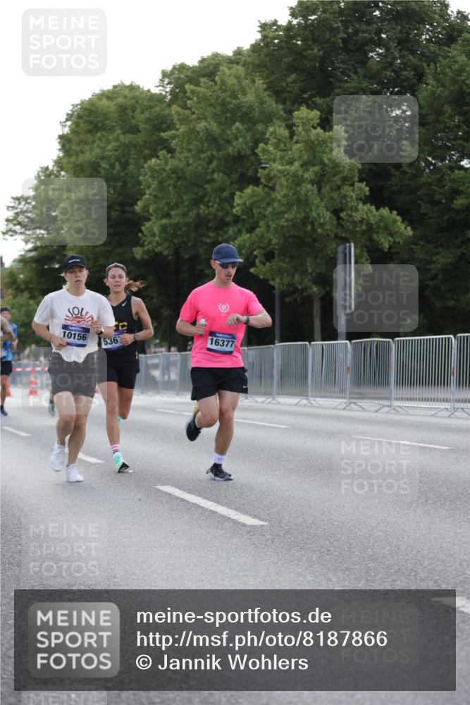 29.06.2025 - hella hamburg halbmarathon Jannik Wohlers http://msf.ph/oto/8187866 29.06.2025 09:44:25 Lombardsbrücke 1065, 1827, 2021, 3201, 3845, 4678, 5367, 7349, 8473, 8731, 10156, 10848, 12287, 12337, 12369, 13838, 13956, 15268, 15583, 15880, 16377, 16508, 16736, 17354, 18567, 18874 meine-sportfotos.de
