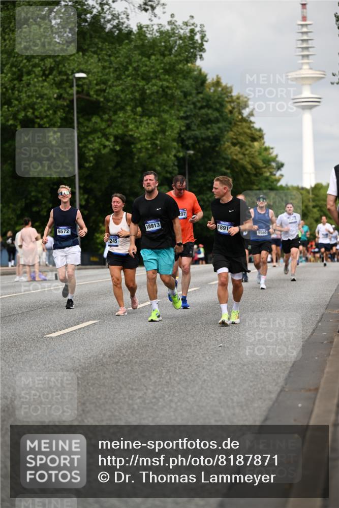 29.06.2025 - hella hamburg halbmarathon Dr. Thomas Lammeyer http://msf.ph/oto/8187871 29.06.2025 10:10:55 Kennedybrücke 1245, 1981, 4550, 4666, 5951, 6314, 6572, 6664, 8960, 9560, 10212, 10297, 10736, 10886 meine-sportfotos.de