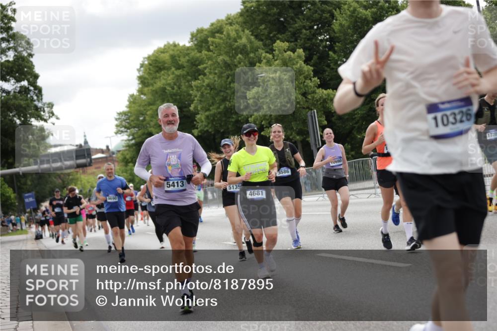 29.06.2025 - hella hamburg halbmarathon Jannik Wohlers http://msf.ph/oto/8187895 29.06.2025 11:11:56 Lombardsbrücke 2193, 2279, 2732, 3586, 4212, 4313, 4392, 4681, 5029, 5135, 5413, 5657, 5764, 5843, 6186, 7359, 7954, 8133, 8242, 8397, 8667, 8859, 9587, 9690, 9818, 10244, 10326, 10370, 10690, 12304, 12649, 12756, 14071, 14367, 14487, 14884, 15130, 15148, 15398, 15999, 16370, 16733, 17205, 17254, 17280, 17418, 17618 meine-sportfotos.de