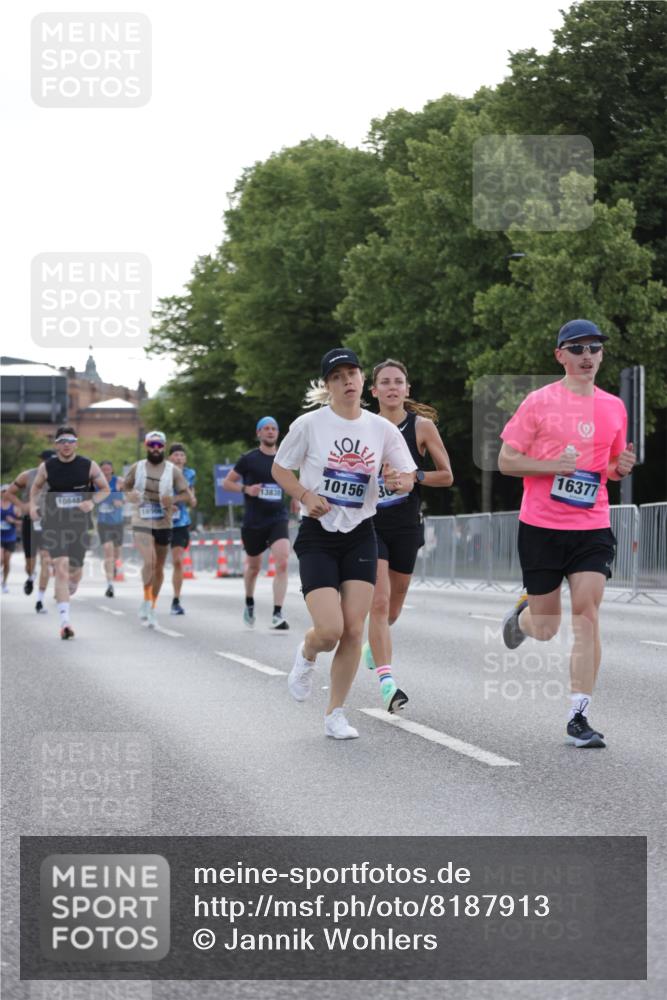29.06.2025 - hella hamburg halbmarathon Jannik Wohlers http://msf.ph/oto/8187913 29.06.2025 09:44:25 Lombardsbrücke 1065, 1827, 2021, 3201, 3845, 4678, 5367, 7349, 8473, 8731, 10156, 10848, 12287, 12337, 12369, 13838, 13956, 15268, 15583, 15880, 16377, 16508, 16736, 17354, 18567, 18874 meine-sportfotos.de