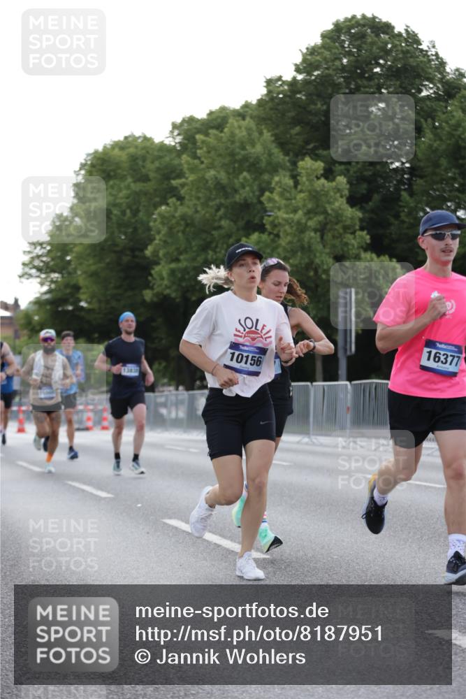 29.06.2025 - hella hamburg halbmarathon Jannik Wohlers http://msf.ph/oto/8187951 29.06.2025 09:44:26 Lombardsbrücke 1065, 1827, 2021, 3201, 3845, 4678, 5367, 7349, 8473, 8731, 10156, 10848, 12287, 12337, 12369, 13838, 13956, 14164, 15268, 15583, 15880, 16377, 16508, 16736, 18567, 18874 meine-sportfotos.de