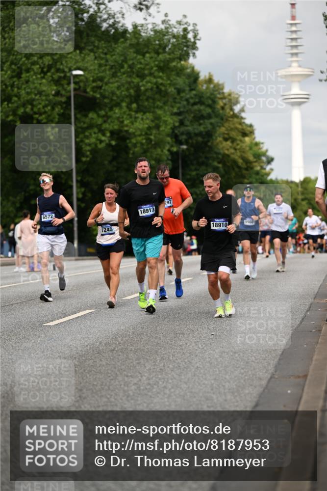 29.06.2025 - hella hamburg halbmarathon Dr. Thomas Lammeyer http://msf.ph/oto/8187953 29.06.2025 10:10:55 Kennedybrücke 1245, 1981, 4550, 4666, 5951, 6314, 6572, 6664, 8960, 9560, 10212, 10297, 10736, 10886 meine-sportfotos.de