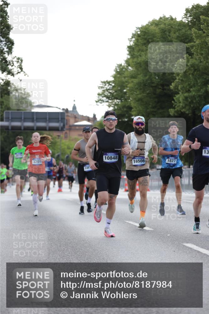 29.06.2025 - hella hamburg halbmarathon Jannik Wohlers http://msf.ph/oto/8187984 29.06.2025 09:44:27 Lombardsbrücke 1827, 2021, 3201, 3845, 4678, 5269, 5367, 6619, 8473, 8731, 10156, 10848, 12287, 12337, 13838, 13956, 14164, 15268, 15583, 16377, 16508, 16736, 18567, 18874 meine-sportfotos.de