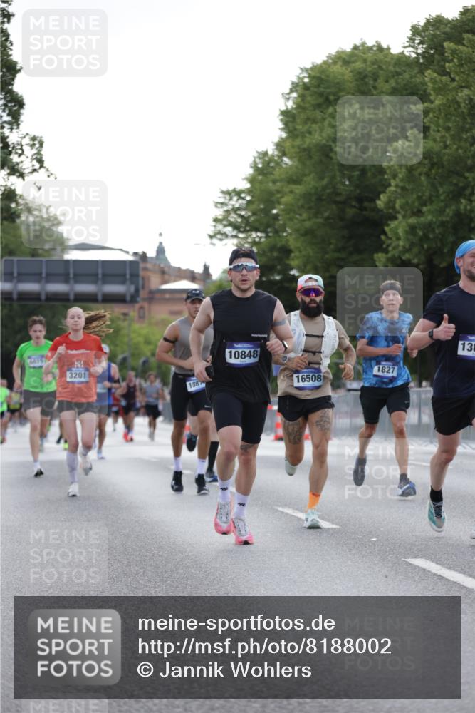 29.06.2025 - hella hamburg halbmarathon Jannik Wohlers http://msf.ph/oto/8188002 29.06.2025 09:44:27 Lombardsbrücke 1827, 2021, 3201, 3845, 4678, 5269, 5367, 6619, 8473, 8731, 10156, 10848, 12287, 12337, 13838, 13956, 14164, 15268, 15583, 16377, 16508, 16736, 18567, 18874 meine-sportfotos.de