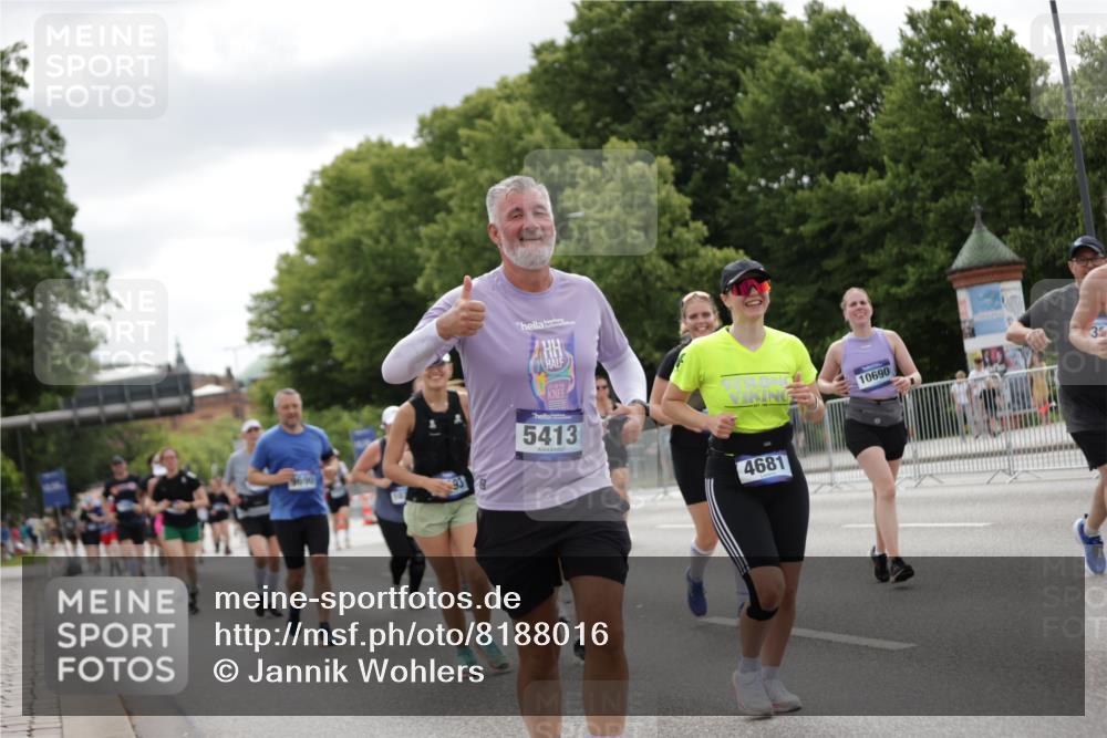 29.06.2025 - hella hamburg halbmarathon Jannik Wohlers http://msf.ph/oto/8188016 29.06.2025 11:11:57 Lombardsbrücke 2193, 2279, 2732, 3586, 4212, 4313, 4392, 4681, 5029, 5135, 5304, 5334, 5413, 5657, 5764, 5843, 6186, 7359, 8133, 8242, 8397, 8667, 8859, 9587, 9690, 9818, 10244, 10326, 10370, 10690, 12304, 12756, 14071, 14367, 14487, 14884, 15130, 15398, 15999, 16370, 16733, 17205, 17254, 17280, 17418, 17618 meine-sportfotos.de