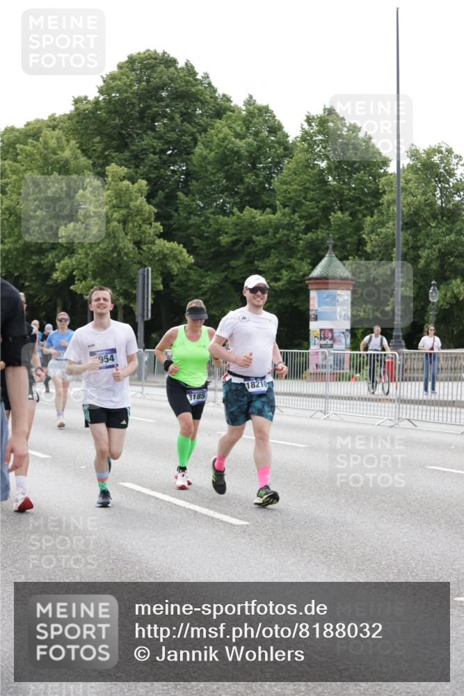 29.06.2025 - hella hamburg halbmarathon Jannik Wohlers http://msf.ph/oto/8188032 29.06.2025 10:23:42 Lombardsbrücke 1005, 1009, 1389, 1444, 3013, 3185, 3285, 3579, 4597, 4684, 4993, 5039, 5258, 5260, 5661, 5954, 7013, 7426, 7920, 8141, 8187, 8502, 8717, 9217, 9603, 11306, 11347, 11415, 14433, 14439, 15352, 15456, 16345, 17147, 17262, 17414, 17559, 17560, 17595, 18109, 18132, 18210 meine-sportfotos.de