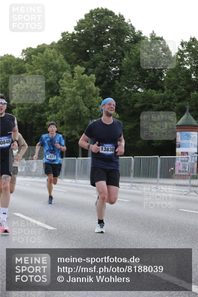 29.06.2025 - hella hamburg halbmarathon Jannik Wohlers http://msf.ph/oto/8188039 29.06.2025 09:44:28 Lombardsbrücke 1827, 2021, 3201, 3845, 4678, 5269, 5367, 6619, 8473, 8731, 10156, 10848, 12287, 13838, 13956, 14164, 15268, 15583, 16377, 16508, 16736, 18567, 18874 meine-sportfotos.de