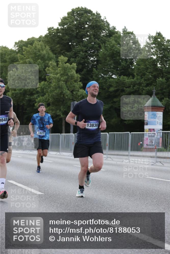 29.06.2025 - hella hamburg halbmarathon Jannik Wohlers http://msf.ph/oto/8188053 29.06.2025 09:44:28 Lombardsbrücke 1827, 2021, 3201, 3845, 4678, 5269, 5367, 6619, 8473, 8731, 10156, 10848, 12287, 13838, 13956, 14164, 15268, 15583, 16377, 16508, 16736, 18567, 18874 meine-sportfotos.de