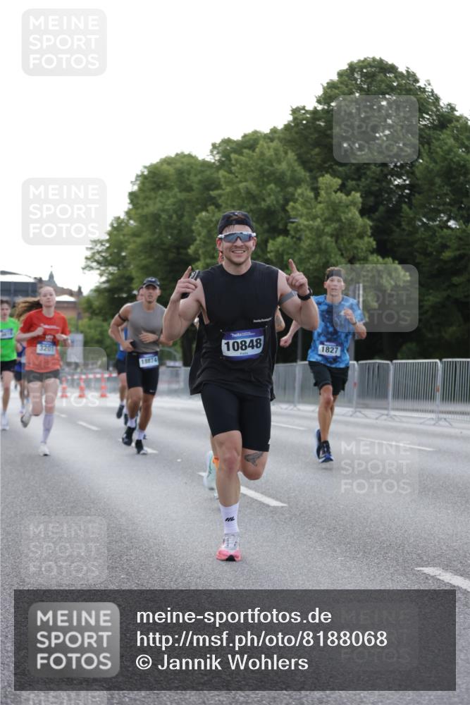 29.06.2025 - hella hamburg halbmarathon Jannik Wohlers http://msf.ph/oto/8188068 29.06.2025 09:44:29 Lombardsbrücke 1827, 2021, 3201, 3845, 4678, 5269, 5367, 6619, 8473, 8731, 10156, 10848, 12287, 13838, 13956, 14164, 15268, 15583, 16377, 16508, 16736, 17488, 18567, 18874 meine-sportfotos.de