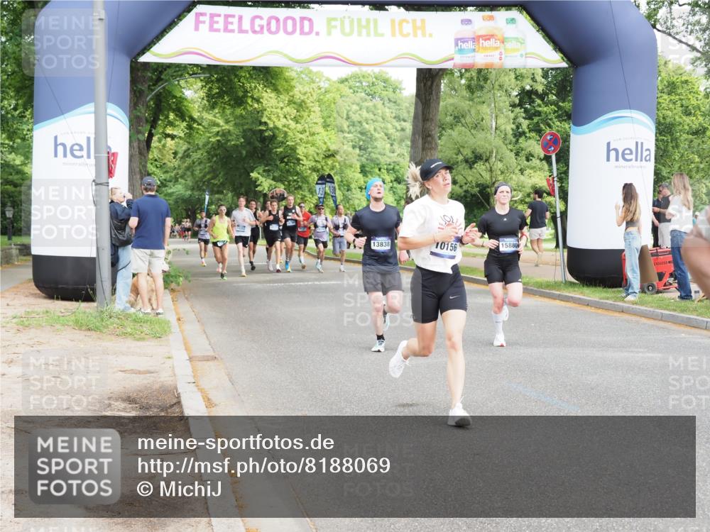 29.06.2025 - hella hamburg halbmarathon MichiJ http://msf.ph/oto/8188069 29.06.2025 10:19:10 Zwischen KM18-KM19 2021, 2180, 5328, 10156, 12337, 13374, 13838, 14395, 15880, 16118, 18737, 19142 meine-sportfotos.de