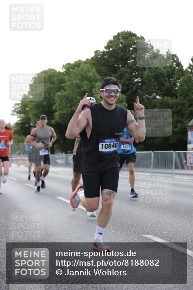 29.06.2025 - hella hamburg halbmarathon Jannik Wohlers http://msf.ph/oto/8188082 29.06.2025 09:44:29 Lombardsbrücke 1827, 2021, 3201, 3845, 4678, 5269, 5367, 6619, 8473, 8731, 10156, 10848, 12287, 13838, 13956, 14164, 15268, 15583, 16377, 16508, 16736, 17488, 18567, 18874 meine-sportfotos.de