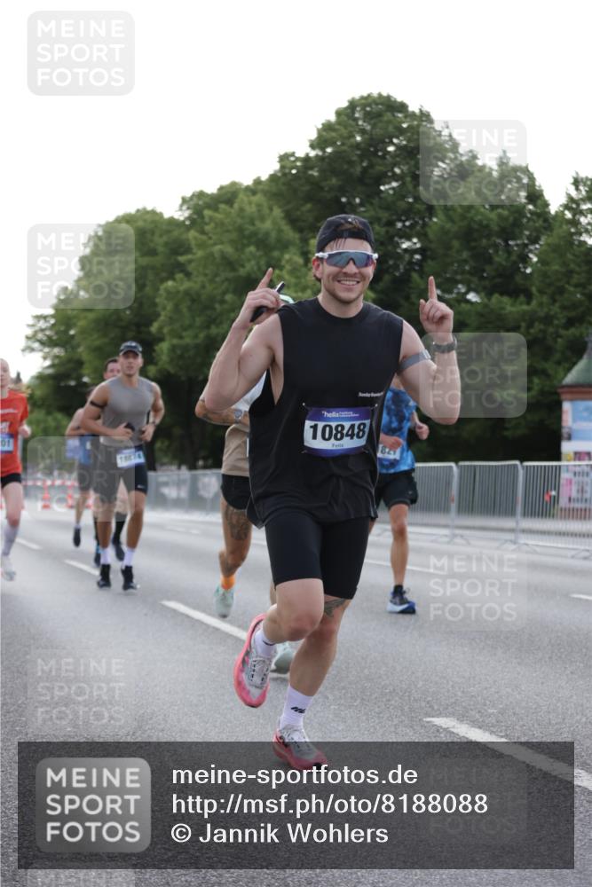 29.06.2025 - hella hamburg halbmarathon Jannik Wohlers http://msf.ph/oto/8188088 29.06.2025 09:44:29 Lombardsbrücke 1827, 2021, 3201, 3845, 4678, 5269, 5367, 6619, 8473, 8731, 10156, 10848, 12287, 13838, 13956, 14164, 15268, 15583, 16377, 16508, 16736, 17488, 18567, 18874 meine-sportfotos.de
