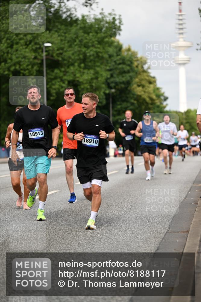 29.06.2025 - hella hamburg halbmarathon Dr. Thomas Lammeyer http://msf.ph/oto/8188117 29.06.2025 10:10:57 Kennedybrücke 1245, 1981, 4550, 4666, 5951, 6314, 6572, 6664, 8960, 9560, 10212, 10297, 10736, 10886 meine-sportfotos.de