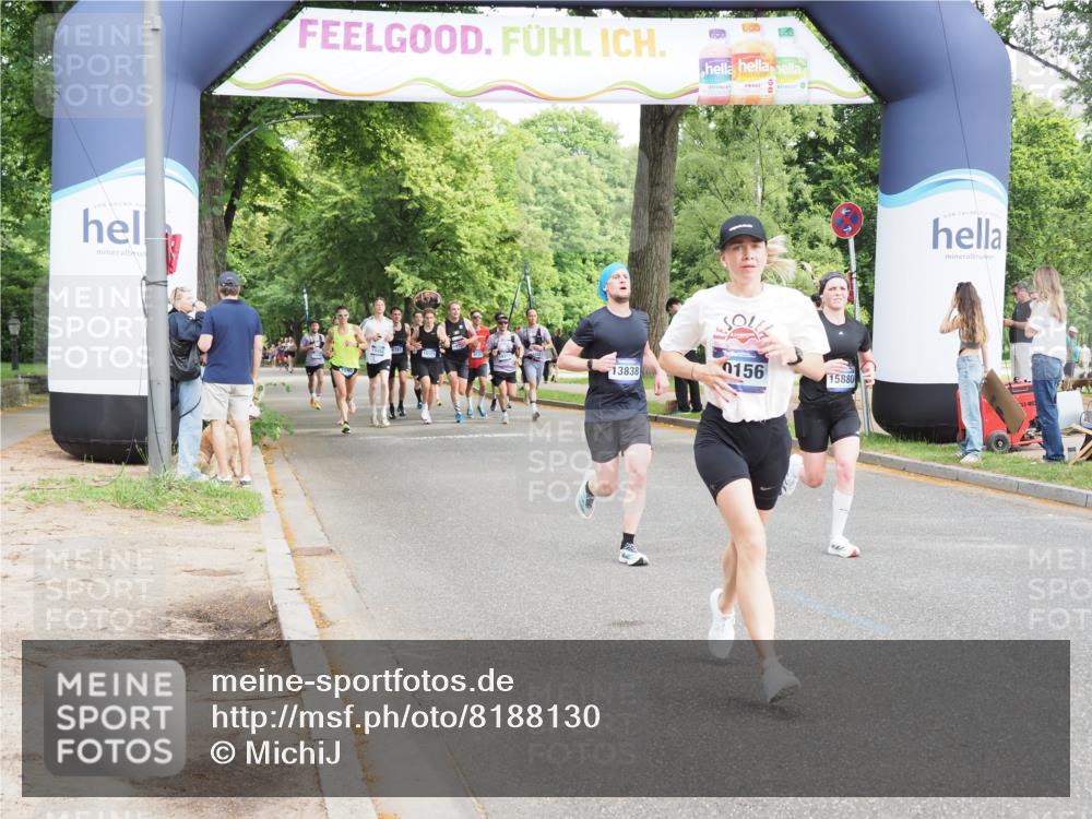 29.06.2025 - hella hamburg halbmarathon MichiJ http://msf.ph/oto/8188130 29.06.2025 10:19:10 Zwischen KM18-KM19 2021, 2180, 5328, 10156, 12337, 13374, 13838, 14395, 15880, 16118, 18737, 19142 meine-sportfotos.de