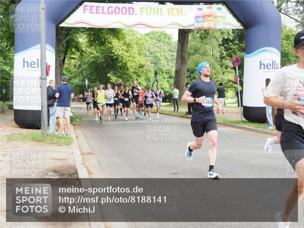 29.06.2025 - hella hamburg halbmarathon MichiJ http://msf.ph/oto/8188141 29.06.2025 10:19:10 Zwischen KM18-KM19 2021, 2180, 5328, 10156, 12337, 13374, 13838, 14395, 15880, 16118, 18737, 19142 meine-sportfotos.de