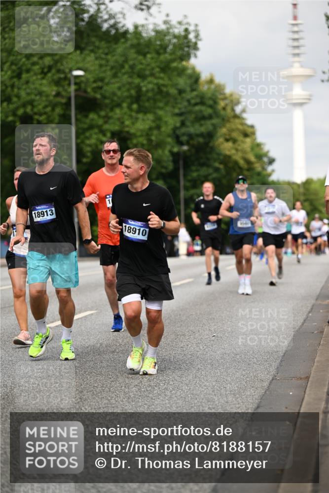 29.06.2025 - hella hamburg halbmarathon Dr. Thomas Lammeyer http://msf.ph/oto/8188157 29.06.2025 10:10:57 Kennedybrücke 1245, 1981, 4550, 4666, 5951, 6314, 6572, 6664, 8960, 9560, 10212, 10297, 10736, 10886 meine-sportfotos.de
