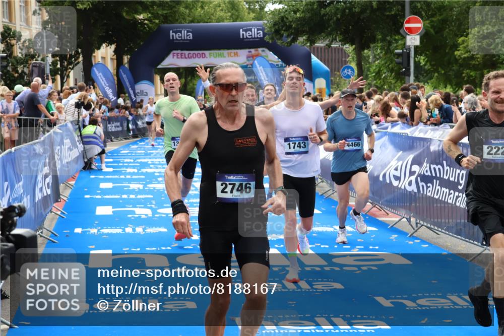 29.06.2025 - hella hamburg halbmarathon Zöllner http://msf.ph/oto/8188167 29.06.2025 10:33:54 Ziel 1743, 2228, 2243, 2746, 10865, 13771, 14310, 14466, 15500, 16243 meine-sportfotos.de