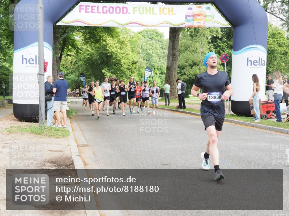 29.06.2025 - hella hamburg halbmarathon MichiJ http://msf.ph/oto/8188180 29.06.2025 10:19:11 Zwischen KM18-KM19 2021, 2180, 10156, 12337, 13838, 14395, 15880, 16118, 18737, 19142 meine-sportfotos.de