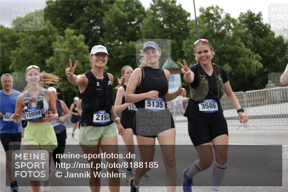 29.06.2025 - hella hamburg halbmarathon Jannik Wohlers http://msf.ph/oto/8188185 29.06.2025 11:12:00 Lombardsbrücke 2193, 2279, 2732, 3586, 4212, 4313, 4392, 4681, 5135, 5304, 5334, 5413, 5657, 5764, 5843, 6157, 6186, 7359, 8242, 8667, 9587, 9690, 9818, 10244, 10326, 10370, 10690, 11108, 12304, 12756, 13828, 14071, 14367, 14487, 14884, 15398, 15999, 16370, 16544, 16733, 17205, 17254, 17418, 17618 meine-sportfotos.de