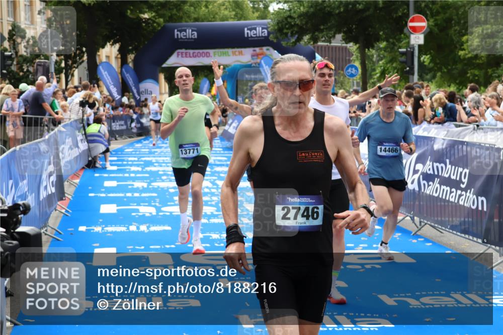 29.06.2025 - hella hamburg halbmarathon Zöllner http://msf.ph/oto/8188216 29.06.2025 10:33:54 Ziel 1743, 2228, 2243, 2746, 10865, 13771, 14310, 14466, 15500, 16243 meine-sportfotos.de