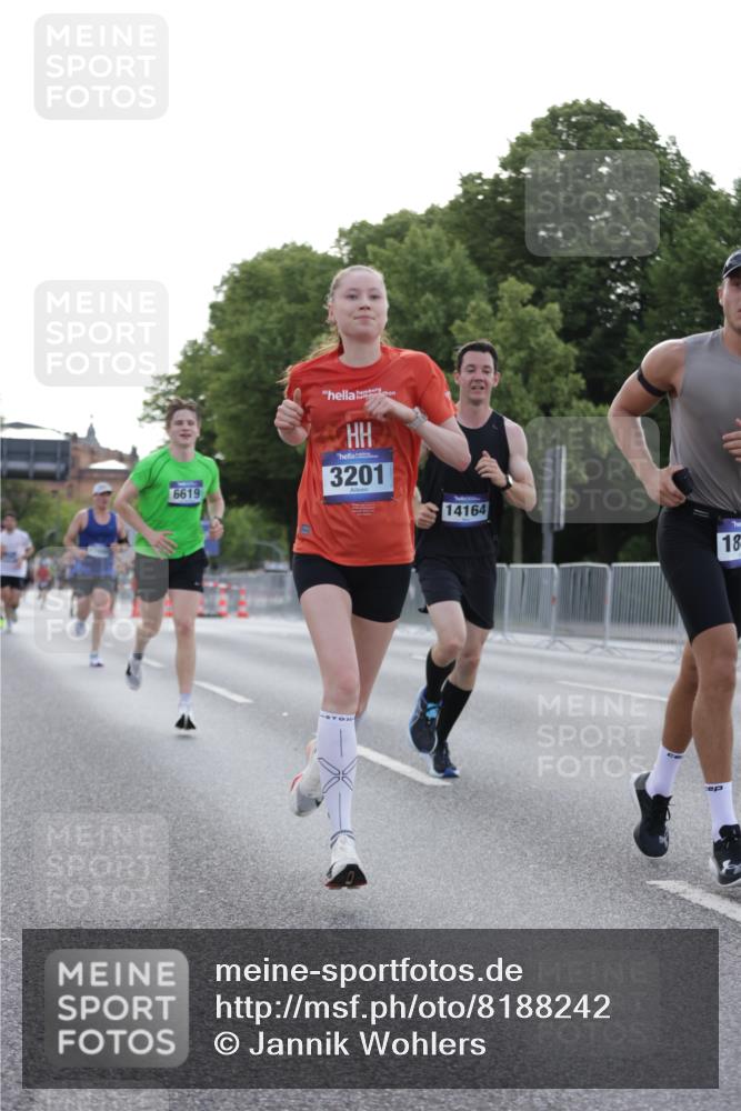 29.06.2025 - hella hamburg halbmarathon Jannik Wohlers http://msf.ph/oto/8188242 29.06.2025 09:44:31 Lombardsbrücke 1827, 3201, 3845, 4678, 5269, 5367, 6619, 8473, 8731, 10156, 10848, 12287, 13838, 13956, 14164, 15268, 15583, 16377, 16508, 16736, 17488, 18567, 18874 meine-sportfotos.de