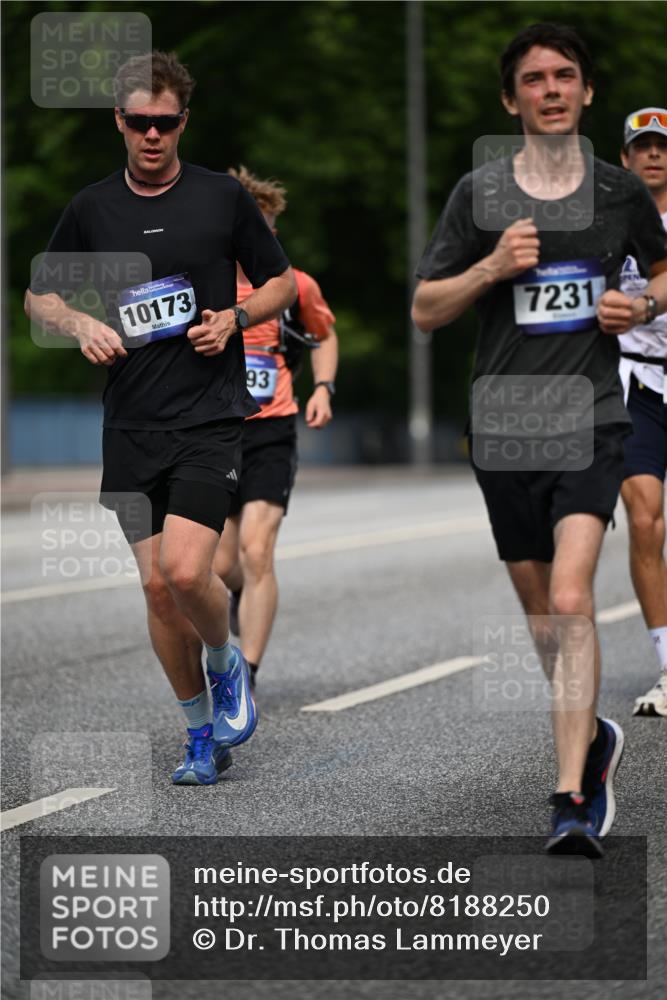 29.06.2025 - hella hamburg halbmarathon Dr. Thomas Lammeyer http://msf.ph/oto/8188250 29.06.2025 09:47:30 Kennedybrücke 1122, 3075, 3968, 5308, 5344, 7231, 7793, 8975, 9047, 9079, 10106, 10173, 10790, 11150 meine-sportfotos.de