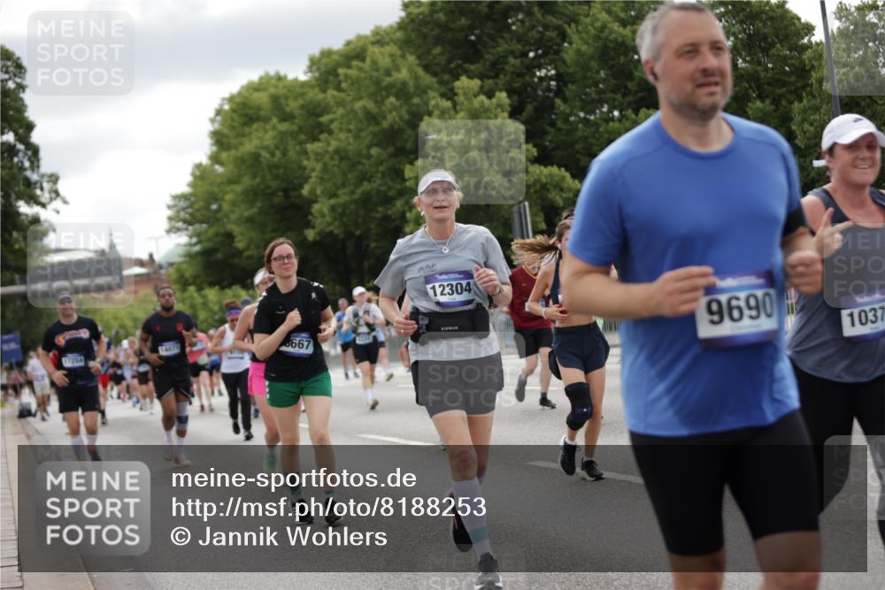 29.06.2025 - hella hamburg halbmarathon Jannik Wohlers http://msf.ph/oto/8188253 29.06.2025 11:12:02 Lombardsbrücke 1405, 2193, 2279, 2732, 3586, 4212, 4392, 4681, 4709, 5135, 5304, 5334, 5413, 5657, 5764, 6157, 6186, 7359, 7414, 7745, 7746, 8242, 8667, 9587, 9690, 9818, 10326, 10370, 10690, 11108, 12304, 12516, 12756, 13828, 14071, 14367, 14487, 14884, 15398, 15999, 16370, 16544, 16733, 17205, 17254, 17418, 17618 meine-sportfotos.de