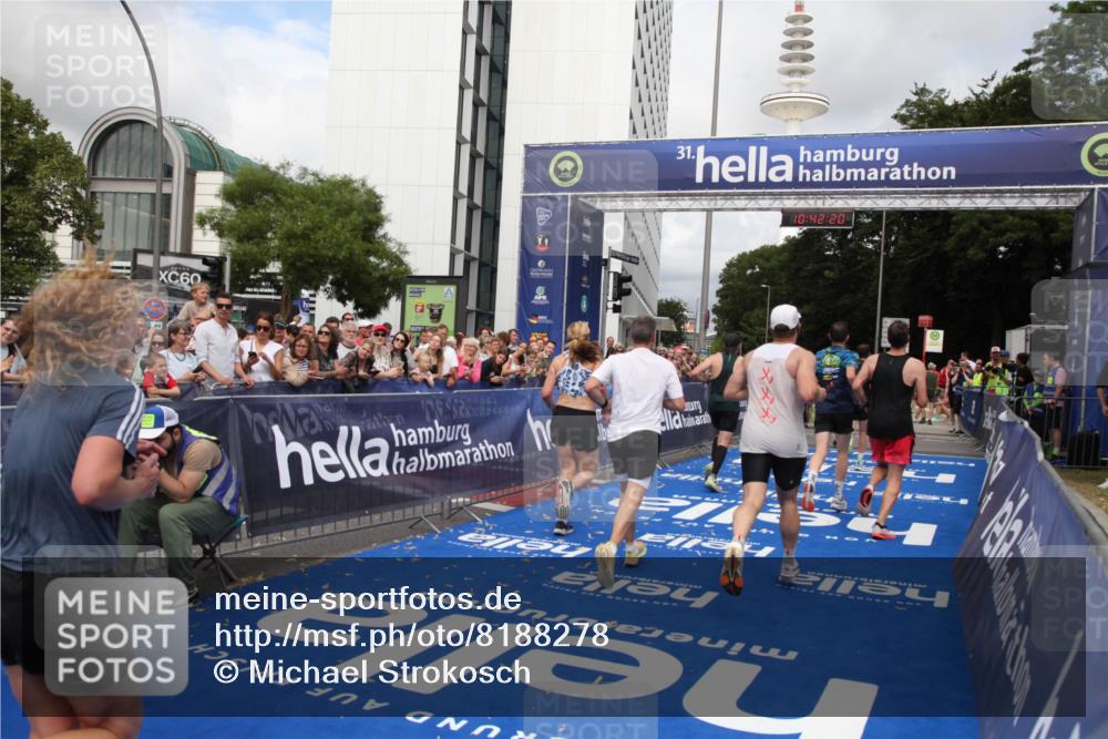 29.06.2025 - hella hamburg halbmarathon Michael Strokosch http://msf.ph/oto/8188278 29.06.2025 10:42:19 Ziel 1903, 2675, 5682, 7765, 7865, 9365, 13709, 13746, 14811, 14899, 15270, 16626, 16660, 17182, 17363, 18772, 18802 meine-sportfotos.de