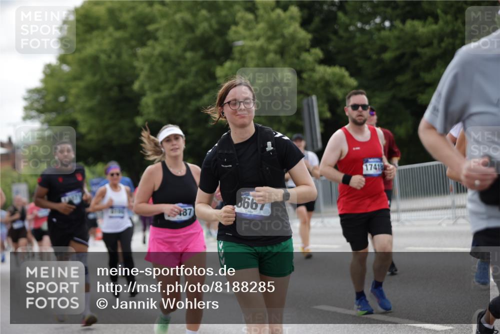 29.06.2025 - hella hamburg halbmarathon Jannik Wohlers http://msf.ph/oto/8188285 29.06.2025 11:12:03 Lombardsbrücke 1405, 2193, 2279, 3586, 4212, 4339, 4392, 4681, 4709, 4730, 5135, 5304, 5334, 5413, 5657, 5764, 6157, 6186, 7359, 7414, 7745, 7746, 8242, 8667, 9690, 9818, 10326, 10370, 10690, 11108, 12304, 12516, 12756, 13828, 14071, 14367, 14487, 14884, 15398, 15999, 16370, 16544, 16733, 17205, 17254, 17418, 17618, 17700 meine-sportfotos.de