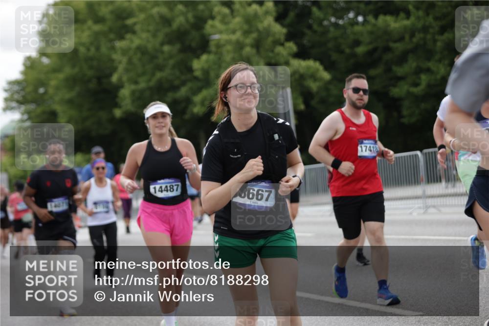 29.06.2025 - hella hamburg halbmarathon Jannik Wohlers http://msf.ph/oto/8188298 29.06.2025 11:12:04 Lombardsbrücke 1405, 2193, 2279, 3586, 4212, 4339, 4392, 4681, 4709, 4730, 5135, 5304, 5334, 5413, 5657, 5764, 6157, 6186, 7359, 7414, 7745, 7746, 8242, 8667, 9690, 9818, 10254, 10370, 10690, 11108, 12304, 12516, 12756, 13828, 14071, 14367, 14487, 14884, 15398, 15999, 16544, 16733, 17205, 17254, 17418, 17618, 17700, 18139 meine-sportfotos.de