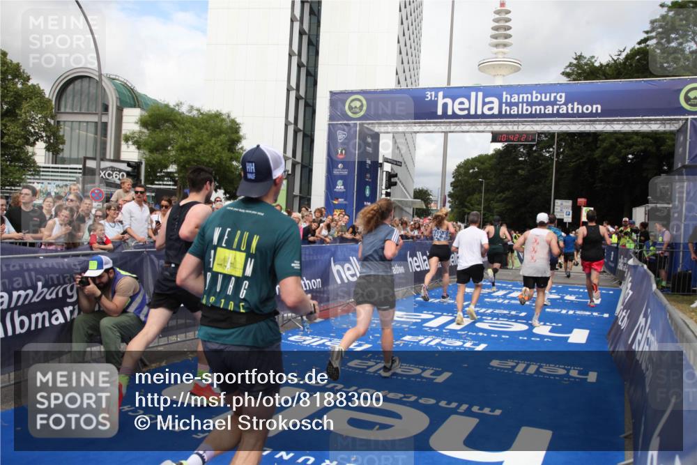 29.06.2025 - hella hamburg halbmarathon Michael Strokosch http://msf.ph/oto/8188300 29.06.2025 10:42:20 Ziel 1312, 1903, 2675, 7765, 7865, 9365, 13709, 13746, 14811, 14899, 15270, 16626, 16660, 17182, 17363, 18772, 18802 meine-sportfotos.de