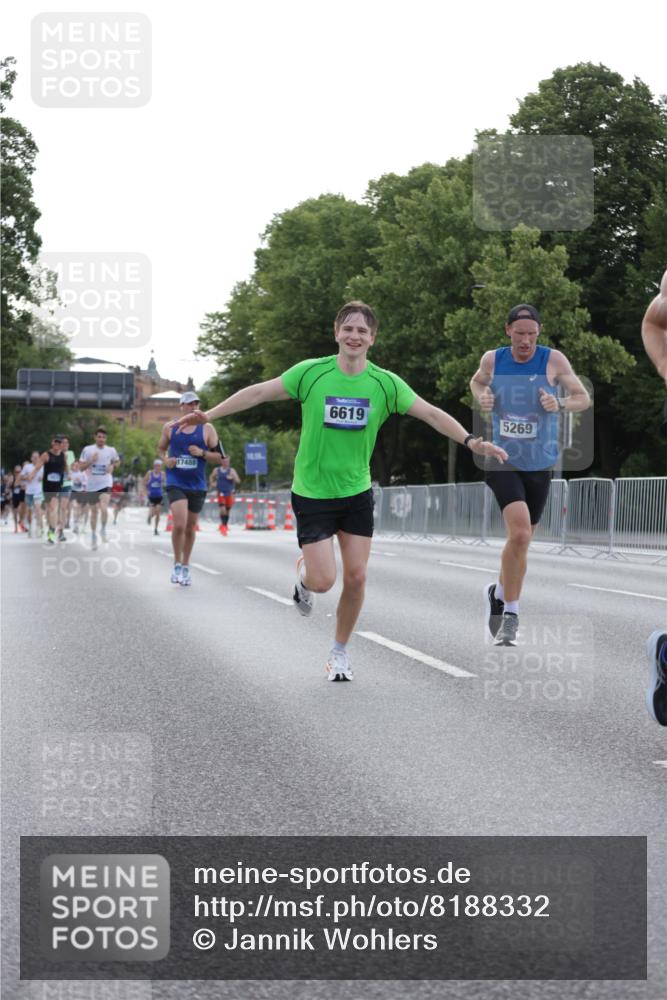 29.06.2025 - hella hamburg halbmarathon Jannik Wohlers http://msf.ph/oto/8188332 29.06.2025 09:44:32 Lombardsbrücke 1827, 3201, 5269, 5367, 6619, 8473, 8731, 10156, 10848, 12287, 12900, 13838, 13956, 14164, 15268, 15583, 16377, 16508, 16736, 17488, 18874 meine-sportfotos.de
