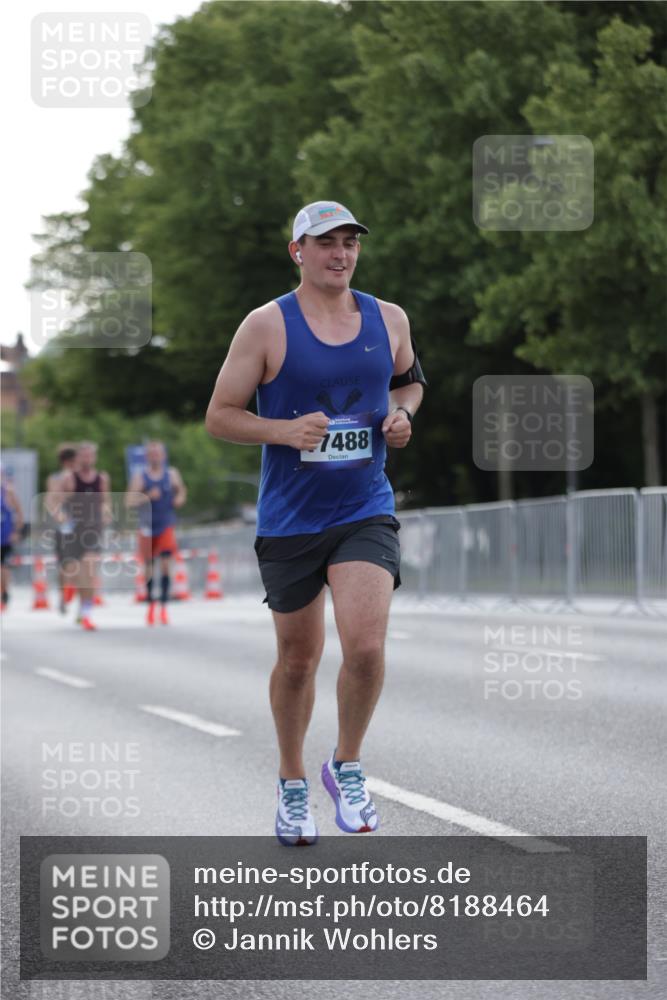 29.06.2025 - hella hamburg halbmarathon Jannik Wohlers http://msf.ph/oto/8188464 29.06.2025 09:44:34 Lombardsbrücke 1827, 3201, 5269, 5367, 6619, 8473, 8731, 10156, 10848, 11169, 12287, 12900, 13838, 13956, 14164, 16377, 16508, 16736, 17488, 18837, 18874 meine-sportfotos.de
