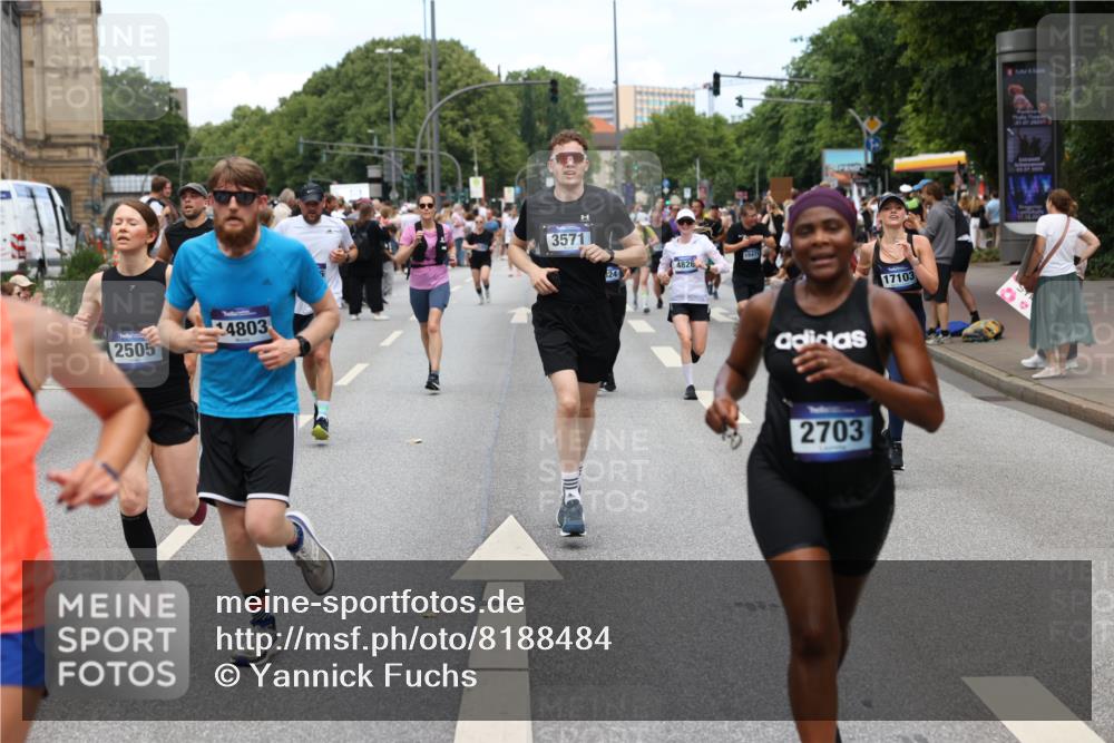 29.06.2025 - hella hamburg halbmarathon Yannick Fuchs http://msf.ph/oto/8188484 29.06.2025 11:21:37 20KM 2294, 2489, 2505, 2703, 2751, 3571, 3707, 3728, 4597, 4824, 4826, 4924, 5625, 5629, 6285, 6578, 6710, 7013, 7228, 7295, 7917, 8538, 8738, 8962, 9603, 9913, 10013, 10240, 10354, 10374, 10594, 11092, 11269, 11981, 12663, 13477, 14029, 14216, 14770, 14803, 15024, 15471, 15660, 16381, 16821, 16886, 16999, 17034, 17103, 17224, 17438, 17513, 17944, 18077, 18503 meine-sportfotos.de