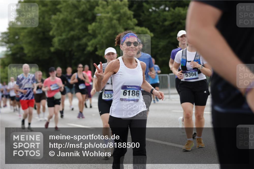 29.06.2025 - hella hamburg halbmarathon Jannik Wohlers http://msf.ph/oto/8188500 29.06.2025 11:12:08 Lombardsbrücke 1405, 4212, 4339, 4709, 4730, 5304, 5334, 5657, 5764, 6157, 6186, 6768, 6769, 6777, 7123, 7144, 7359, 7414, 7745, 7746, 8242, 8667, 9690, 9818, 10254, 10370, 10690, 11108, 12304, 12516, 12756, 13828, 14071, 14487, 15398, 15400, 15401, 15999, 16544, 17254, 17418, 17471, 17618, 17700, 18139 meine-sportfotos.de